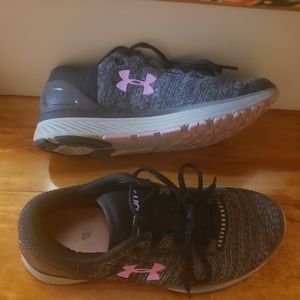 Under armour youth shoes size 4